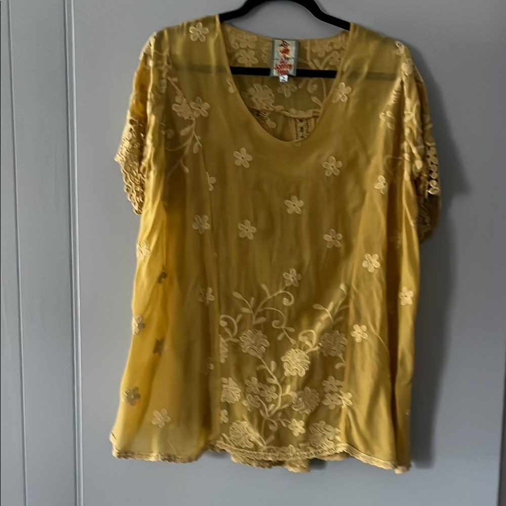 Johnny Was Yellow Embroidered Short Sleeve Blouse